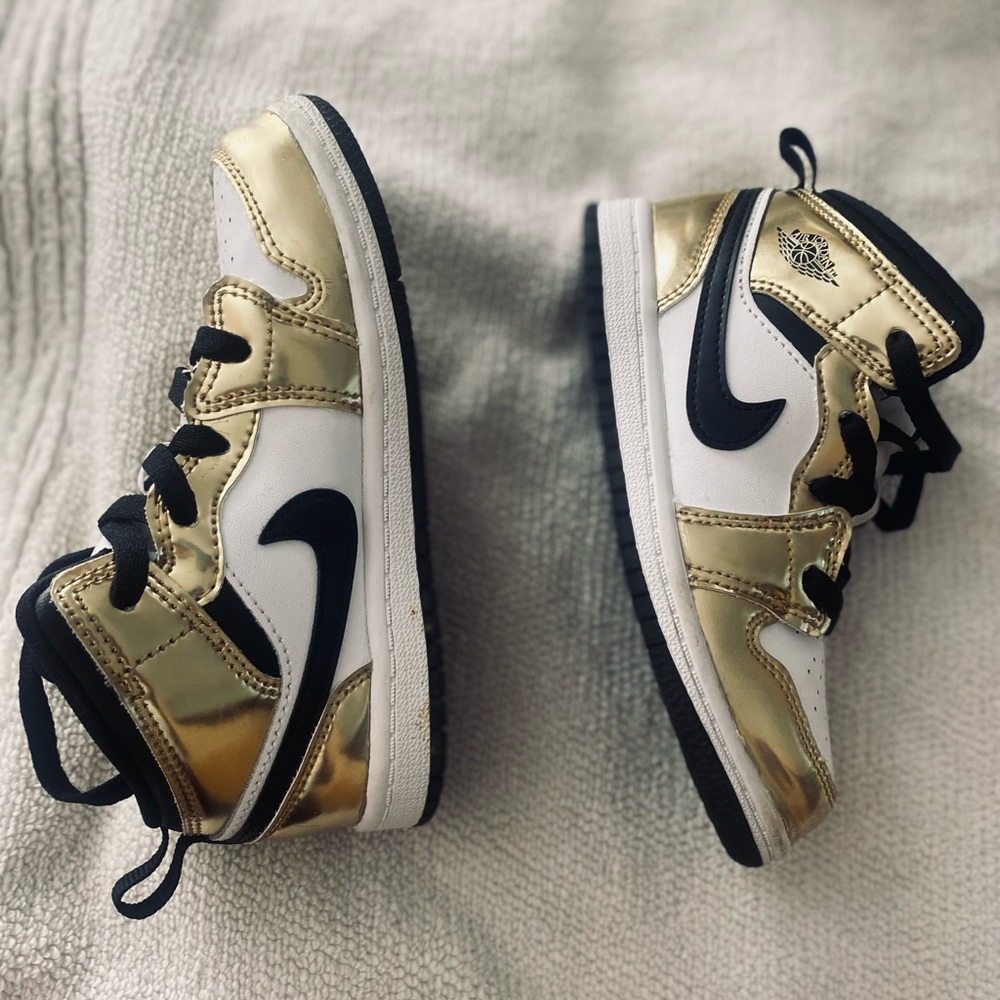 AirJordon 1 mid for kids!